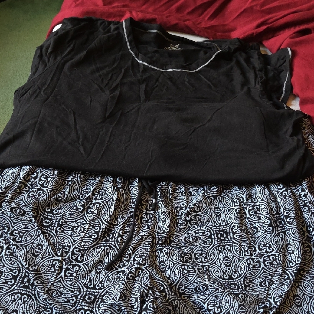 Cuddl Duds Black and White Pajama Set Intimates & Sleepwear